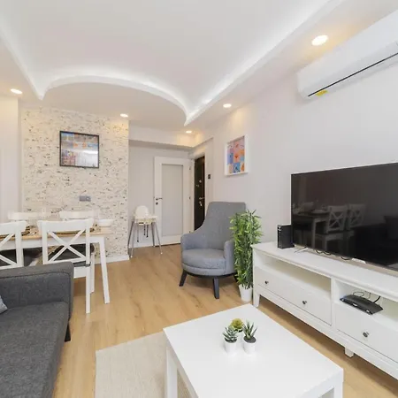Fully Furnished Spacious Flat In Muratpasa